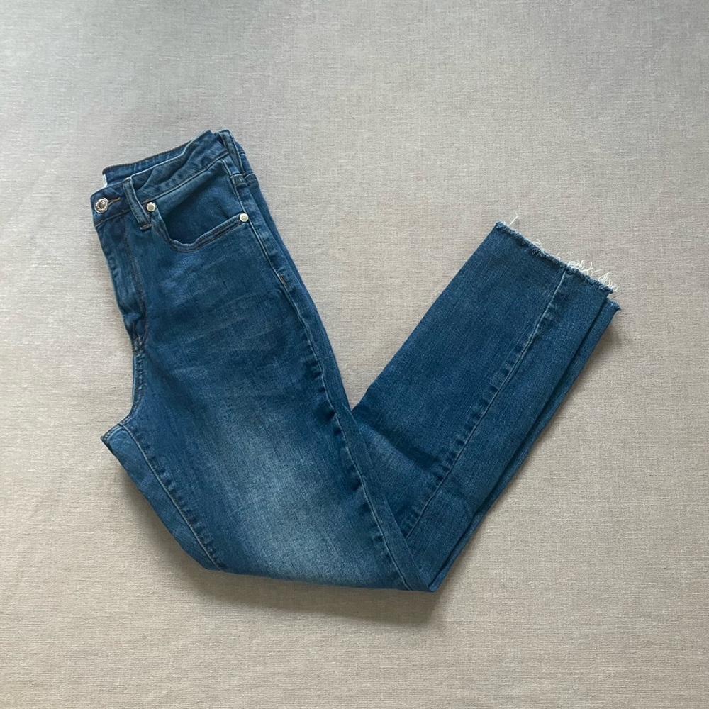 Forever 21 high rise dark blue jeans with raw hem size 25”